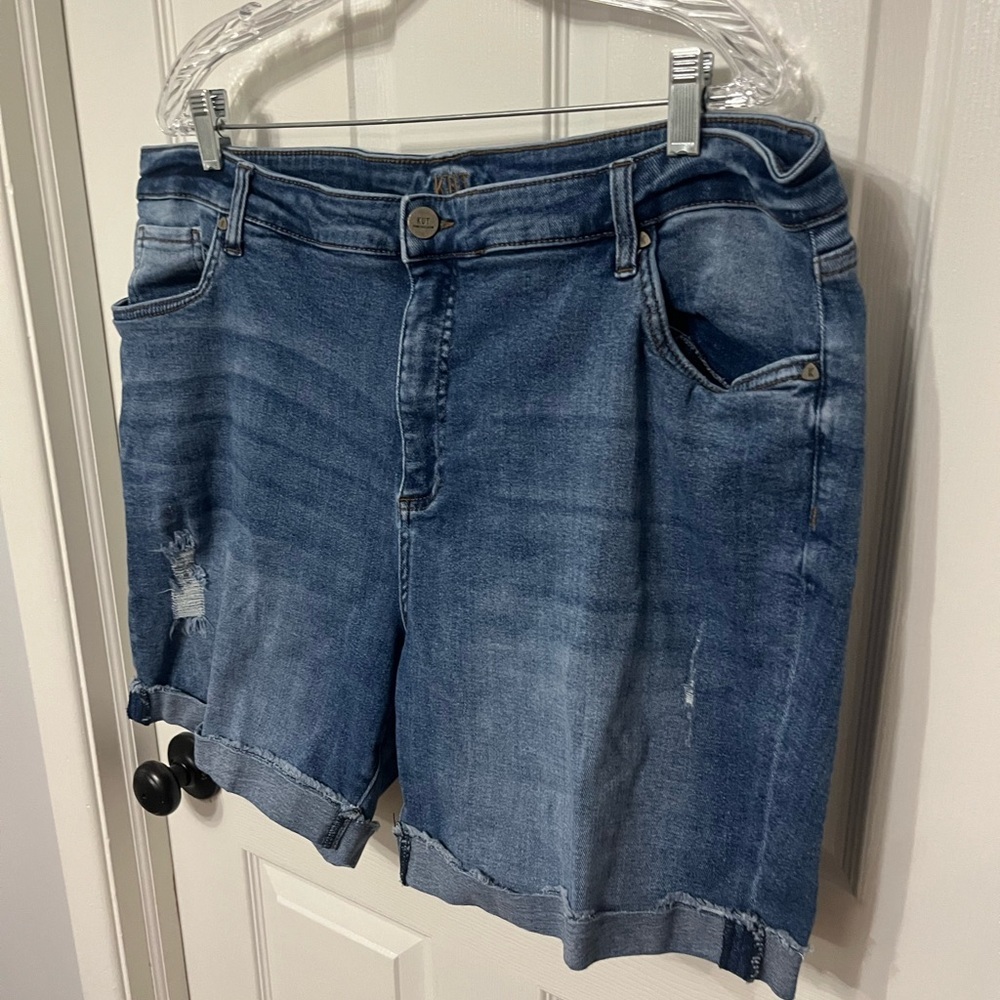 Kut from the Kloth Katy Boyfriend Jean denim Shorts Bermuda length size 22 - Picture 3 of 6